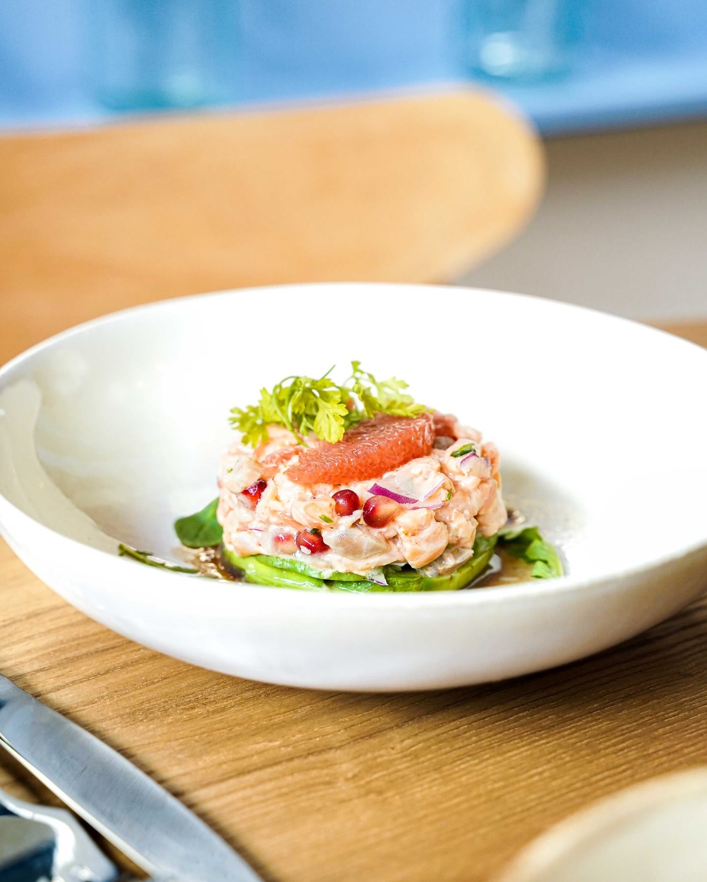 Tartare de crevettes, avocat et pamplemousse